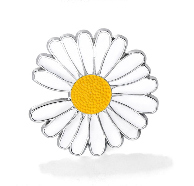 G-Dragon's same style diamond-encrusted daisy brooch