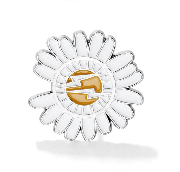 G-Dragon's same style diamond-encrusted daisy brooch